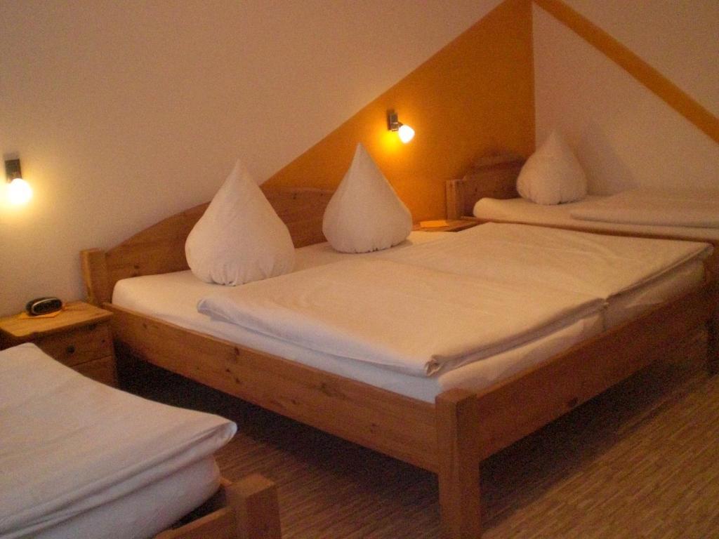 Gasthof Froehlich Langenbruck Ruang foto